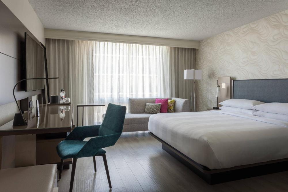 Guest Room with King Bed interior